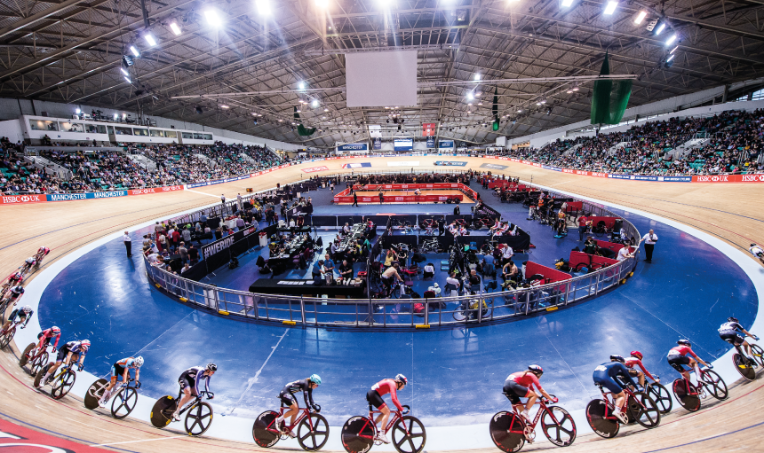 An indoor cycle race